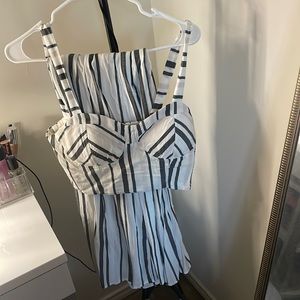 Pretty two piece summer set (NEVER WORN)